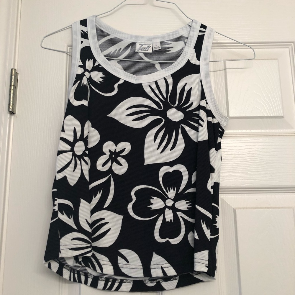 Tail tropical tennis top